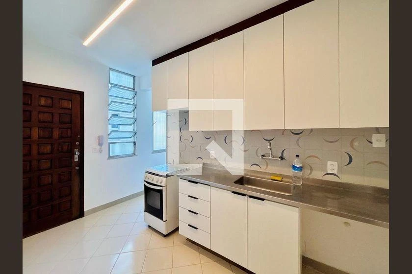 Walk-in closet in a 3-bedroom apartment, 83 m² — photo 12