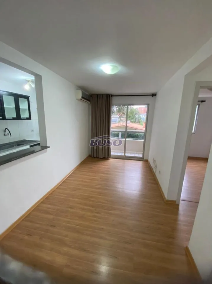 2-bedroom apartment with wood or laminate floors in Curitiba — photo 3