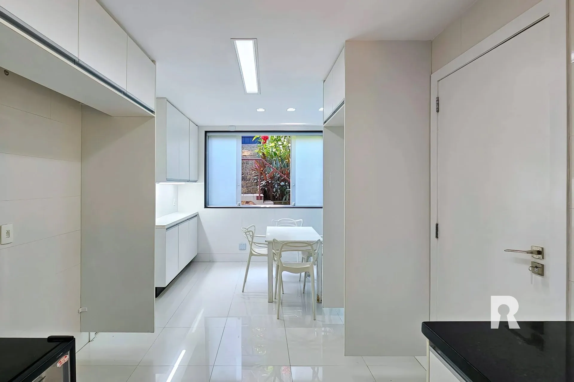 Casa com cozinha integrada e 5 quartos — photo 39