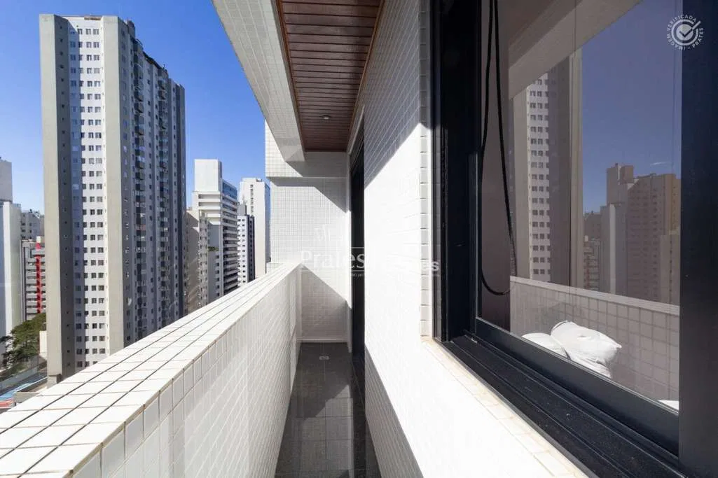 3-bedroom apartment with a bathtub — photo 6
