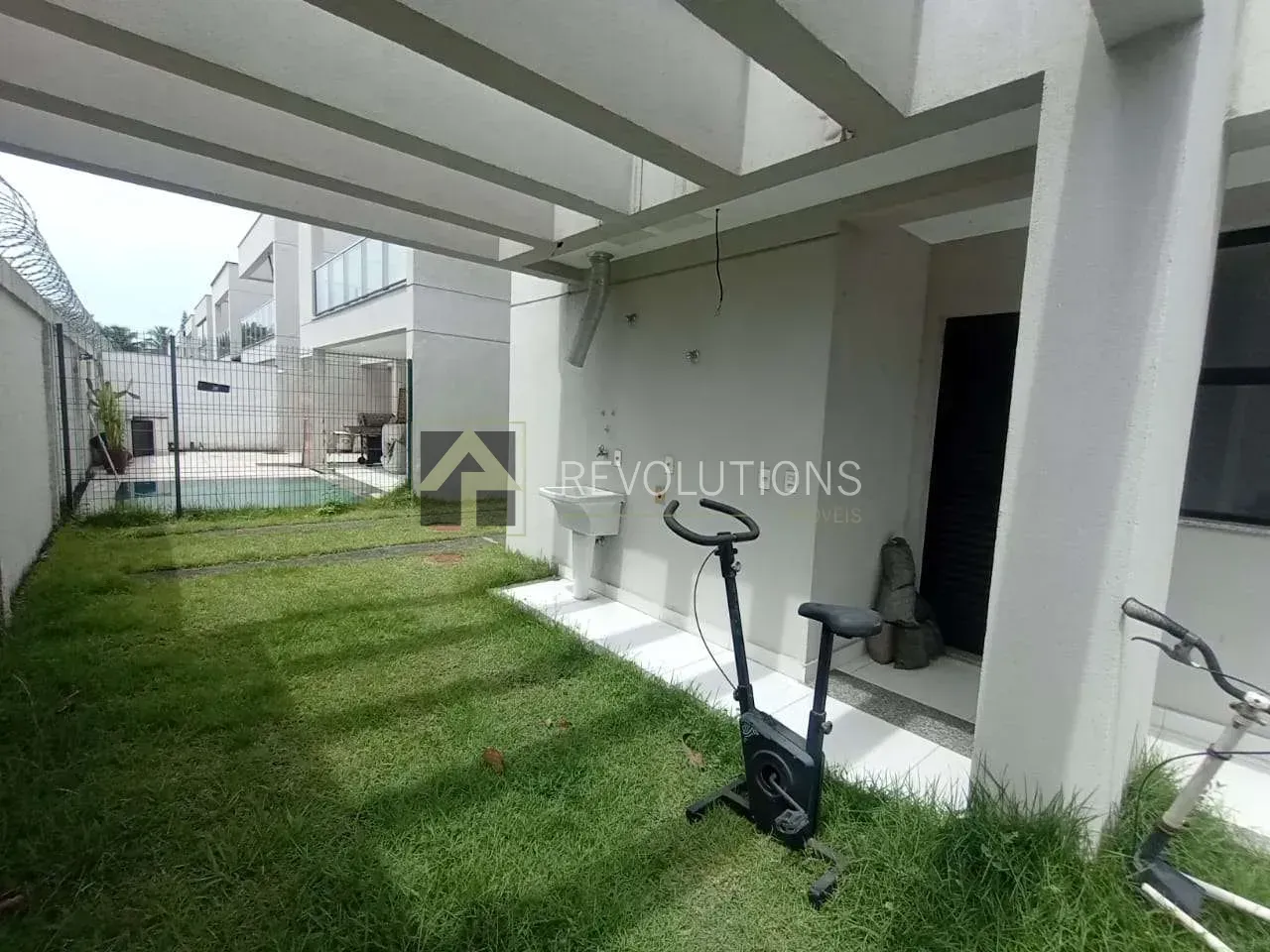 Casa sin amueblar con 4 dormitorios y balcón — photo 21