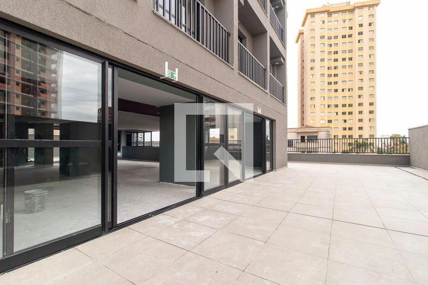 One-bedroom apartment in a building with a gym — photo 26