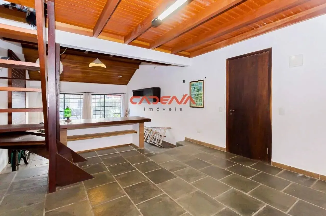 460 m² house with 5 bedrooms and fitted kitchen — photo 3