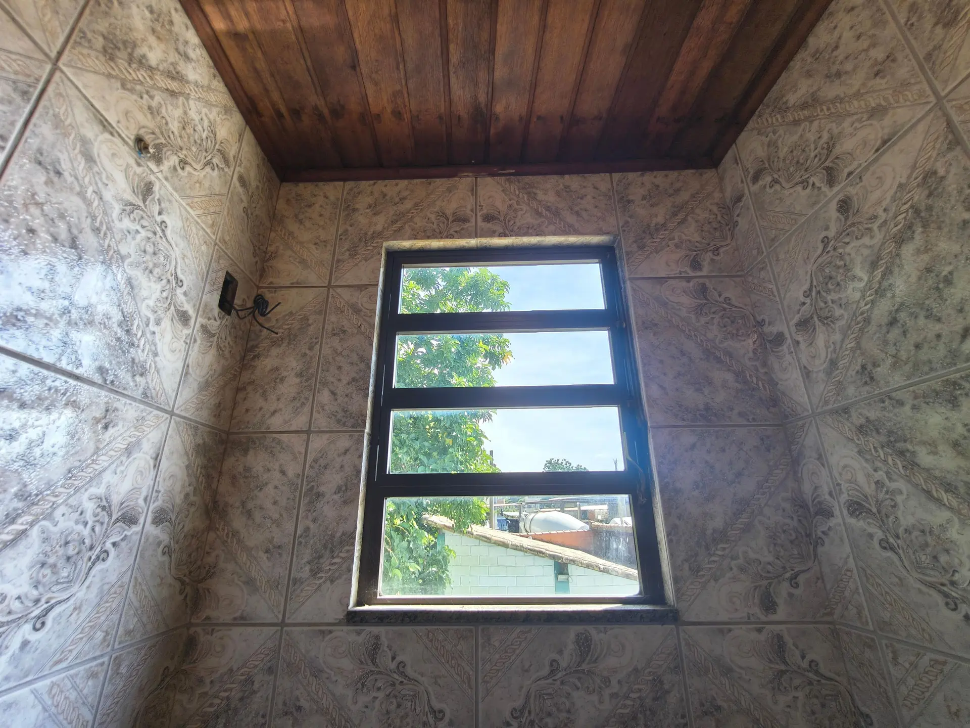 Casa sem mobília com 1 quarto e varanda com pia — photo 2