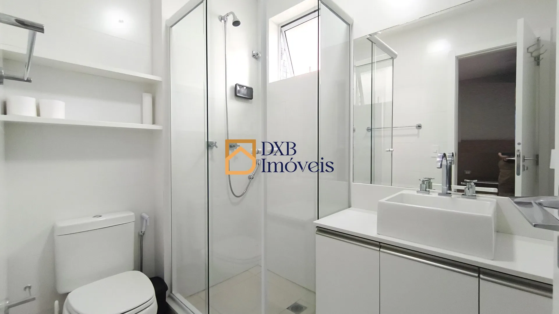 2 en-suite bedroom apartment with open-plan kitchen — photo 14