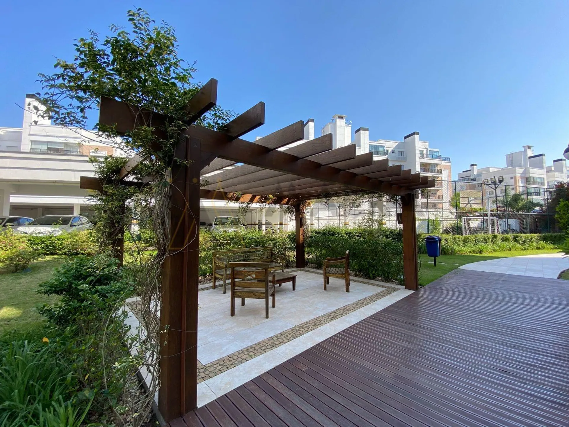 337 m² apartment with 3 en-suite bedrooms and 2 parking spots — photo 20