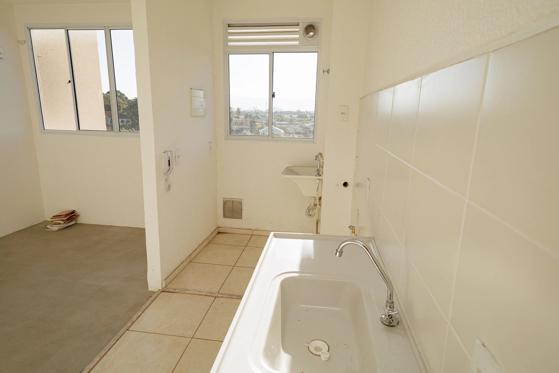 Apartment with 2 bedrooms and a glass-enclosed shower — photo 2