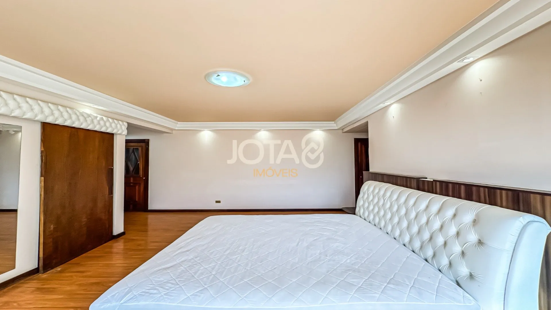 Furnished 532 m² home with yard and private BBQ — photo 13