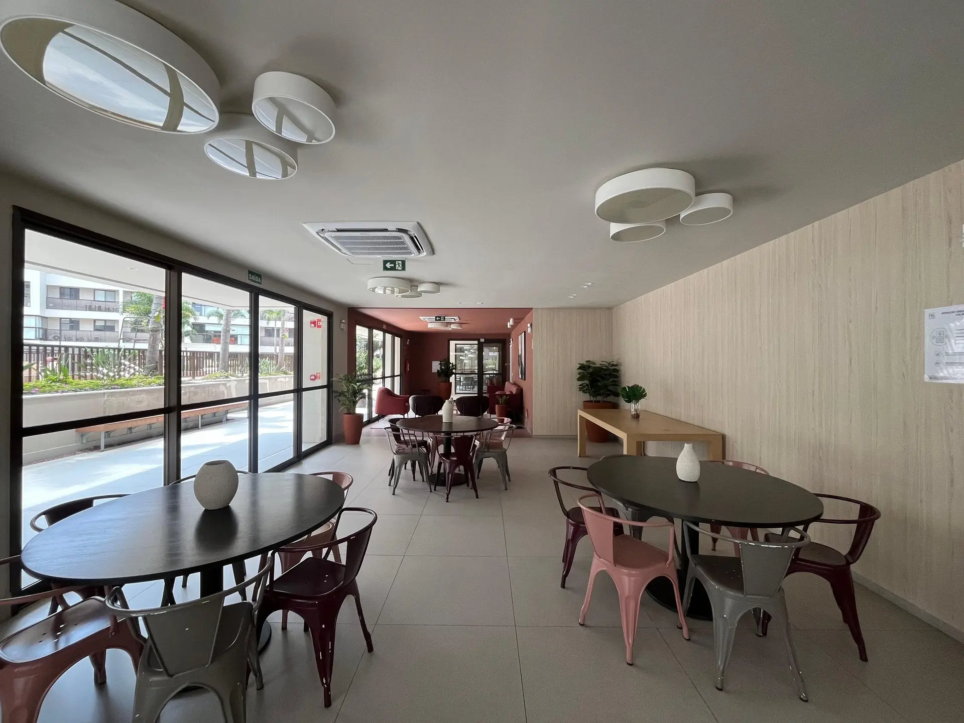 Furnished apartment, 89 m², with a glass-enclosed balcony — photo 17