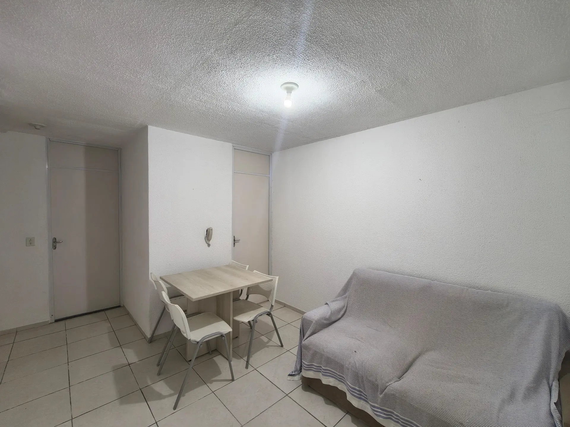 Apartment with 2 bedrooms, 1 bathroom and a separate kitchen