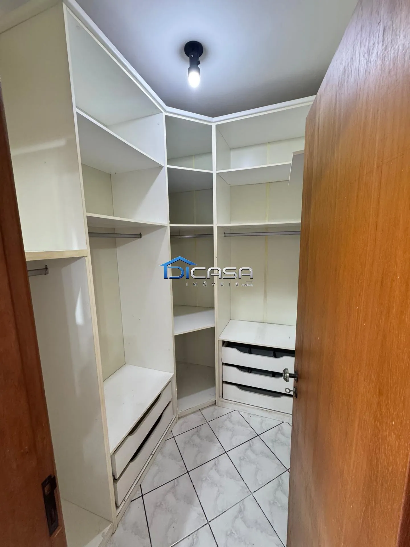 2-bedroom apartment with a walk-in closet — photo 30