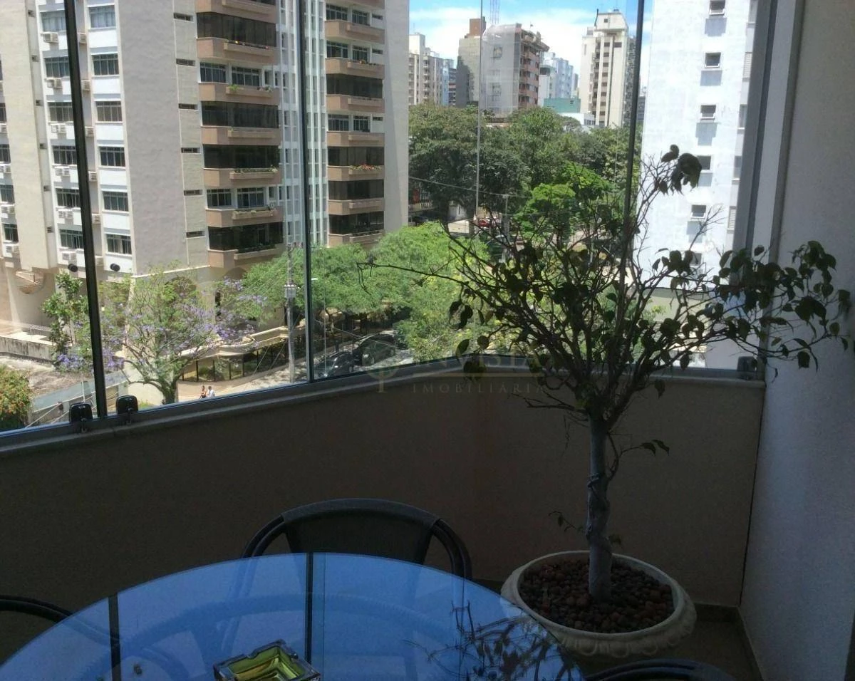 Apartamento semimobiliado com 4 quartos e 327 m² — photo 4
