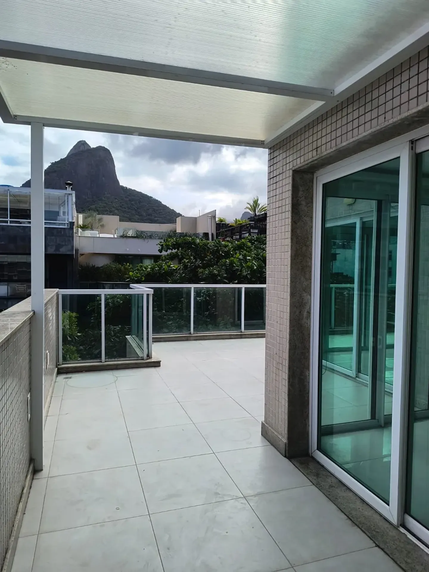 Rooftop apartment with 3 bedrooms and 1 bathroom — photo 46