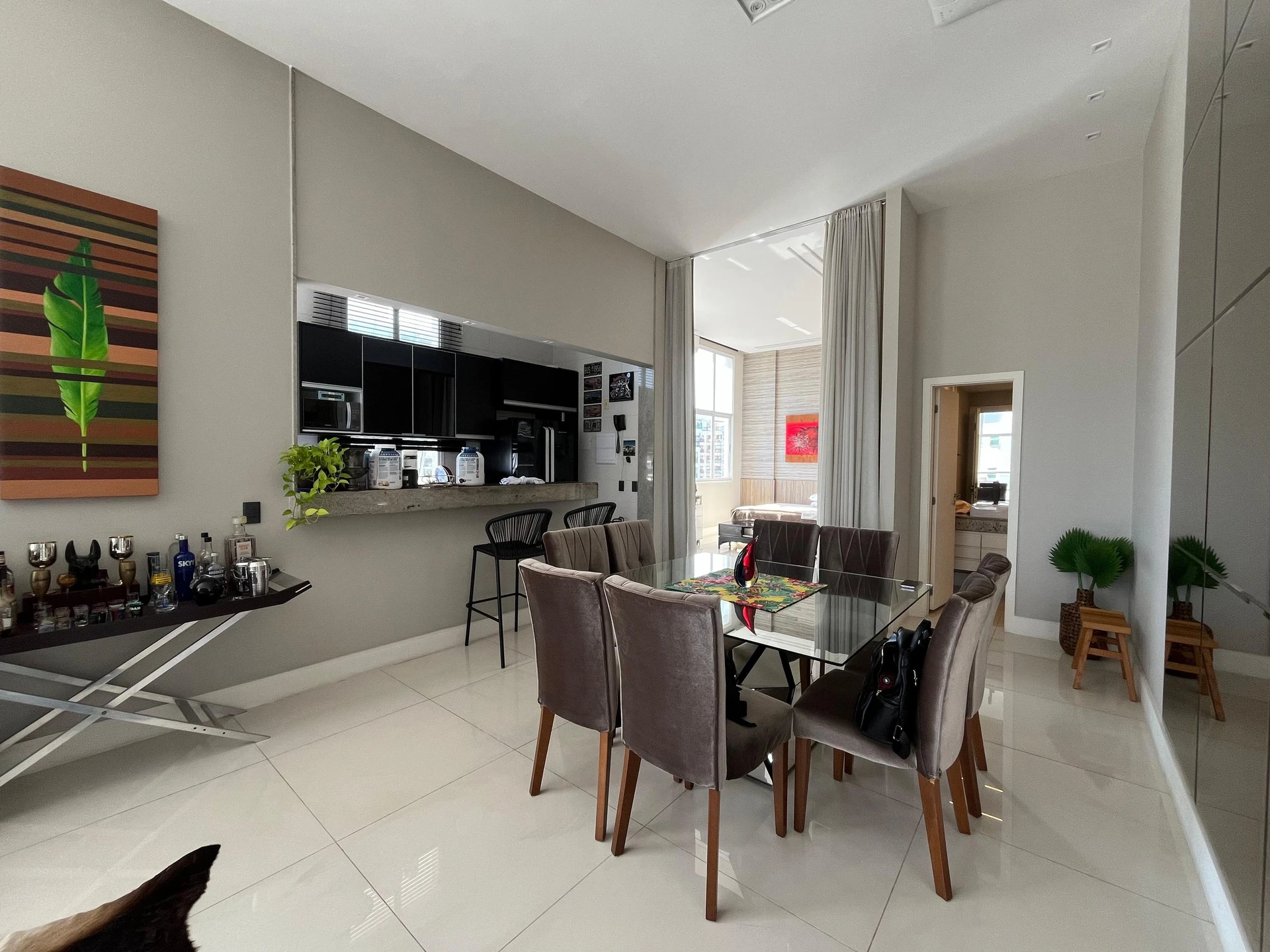 One-bedroom apartment with floor-to-ceiling windows — photo 27