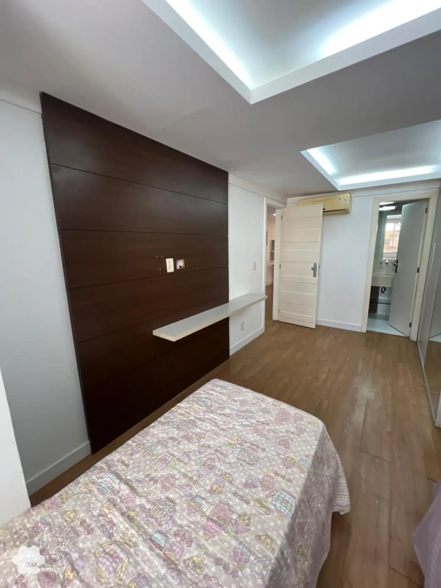 House with 6 en-suite bedrooms and 468 m² of space — photo 5