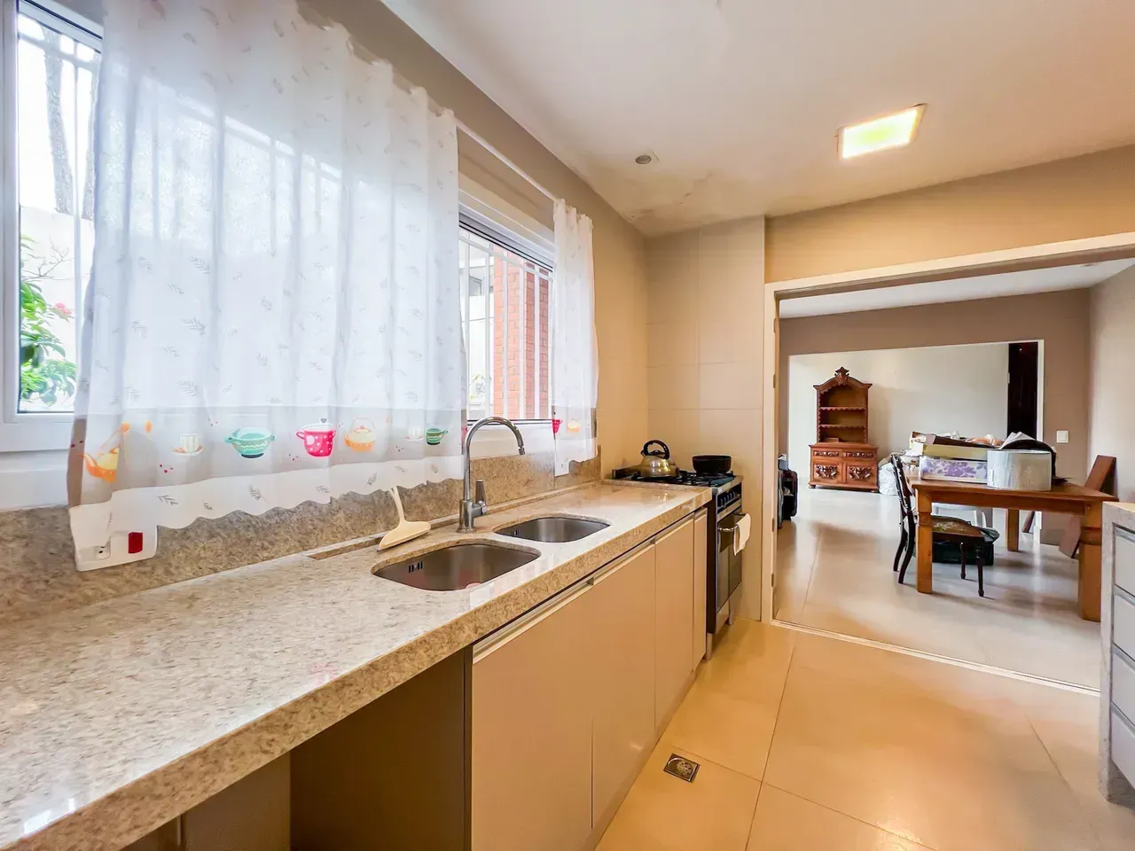 Casa comercial de 590 m², 3 dormitorios y cocina cerrada — photo 5