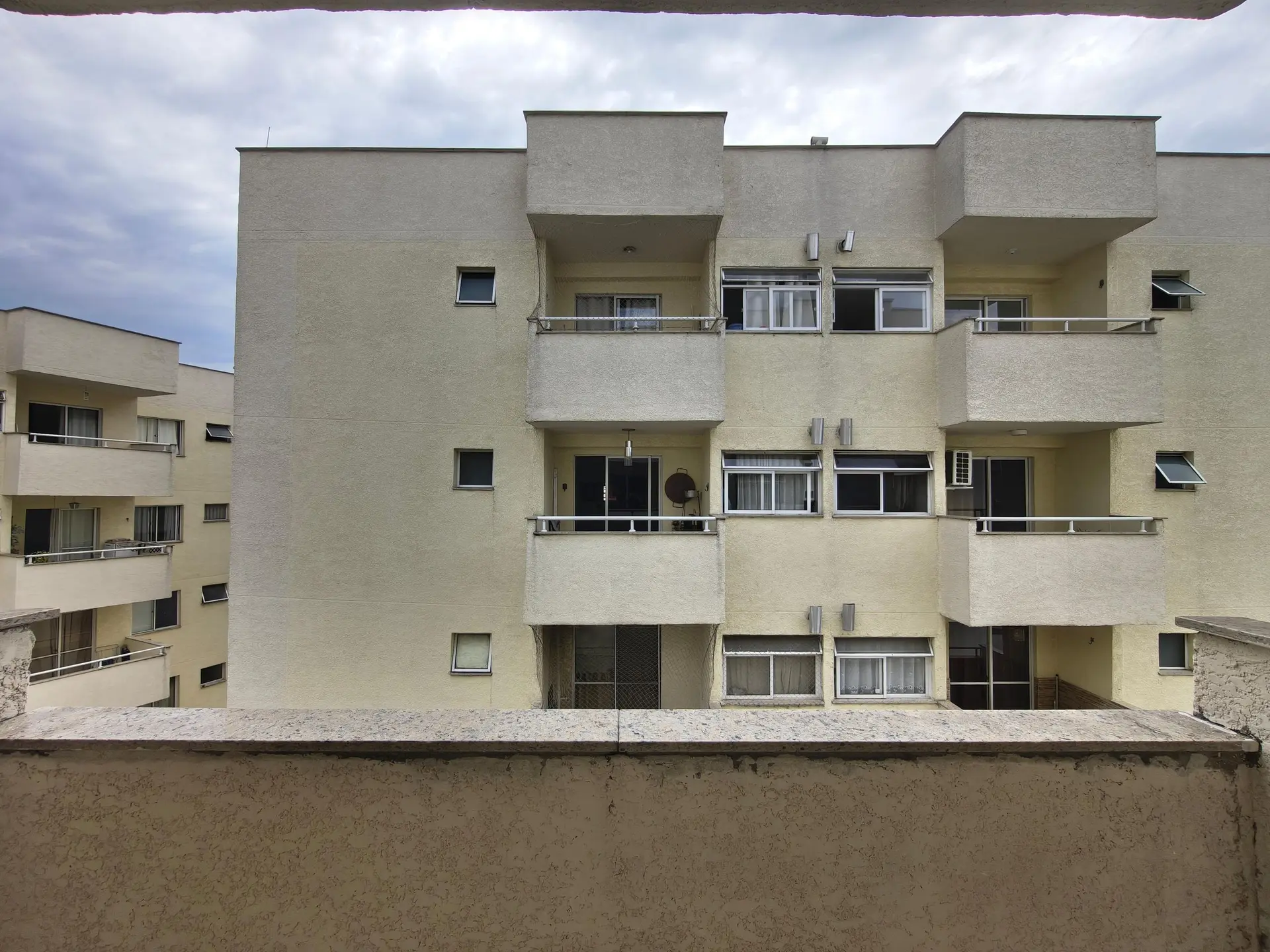 2-bedroom apartment in a building with a gym — photo 2