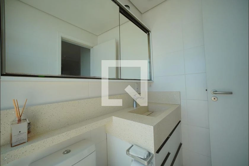 Apartment with 3 en-suite bedrooms and private yard — photo 12