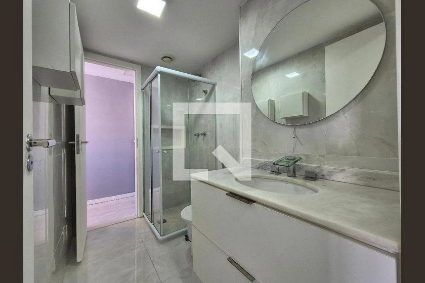Furnished apartment with 5 bedrooms, balcony and 196 m² — photo 32