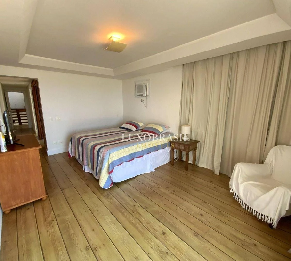 Apartment with 4 suites and access to shared pool — photo 47