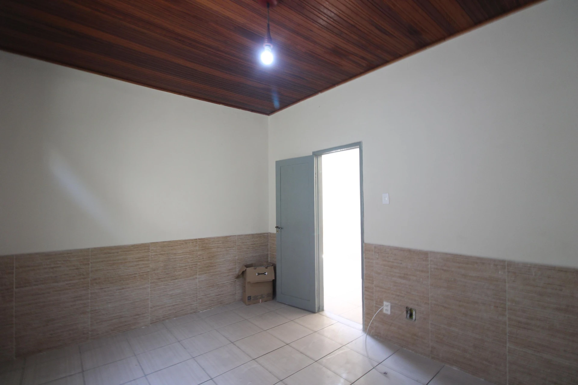 Unfurnished house with 3 bedrooms, 2 bathrooms and garden — photo 21