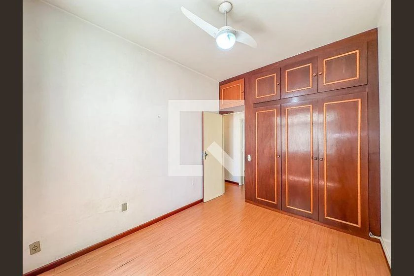 3-bedroom apartment with a bathtub — photo 4