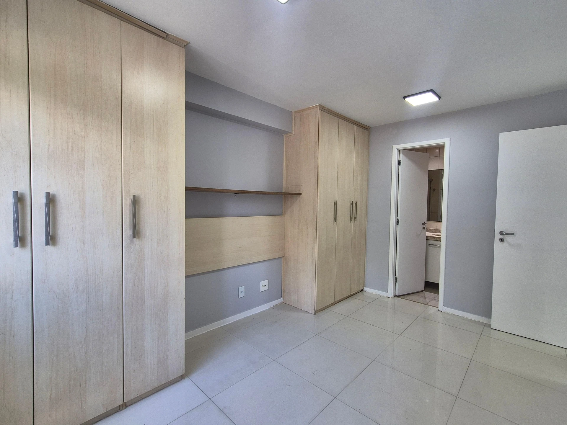 4-bedroom apartment in a building with a gym — photo 33