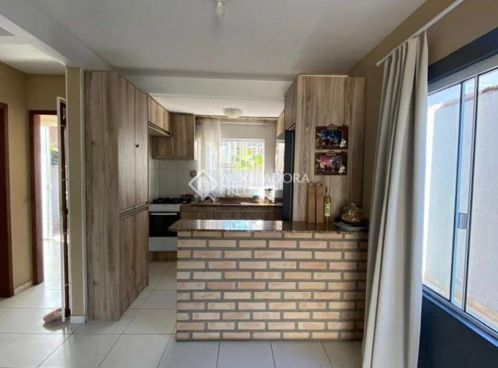 200 m² house with 3 bedrooms, 3 baths, 3 parking — photo 2