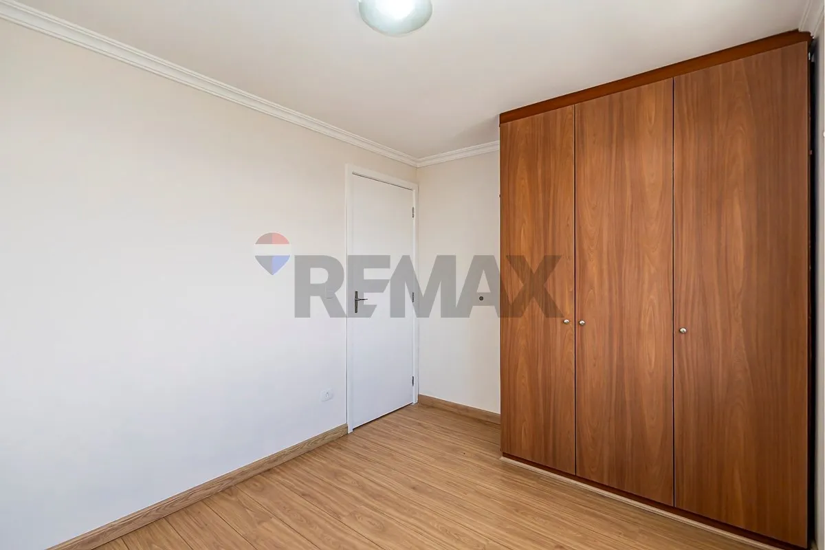 Wood or laminate floors in a 2-bedroom apartment, 70 m² — photo 3