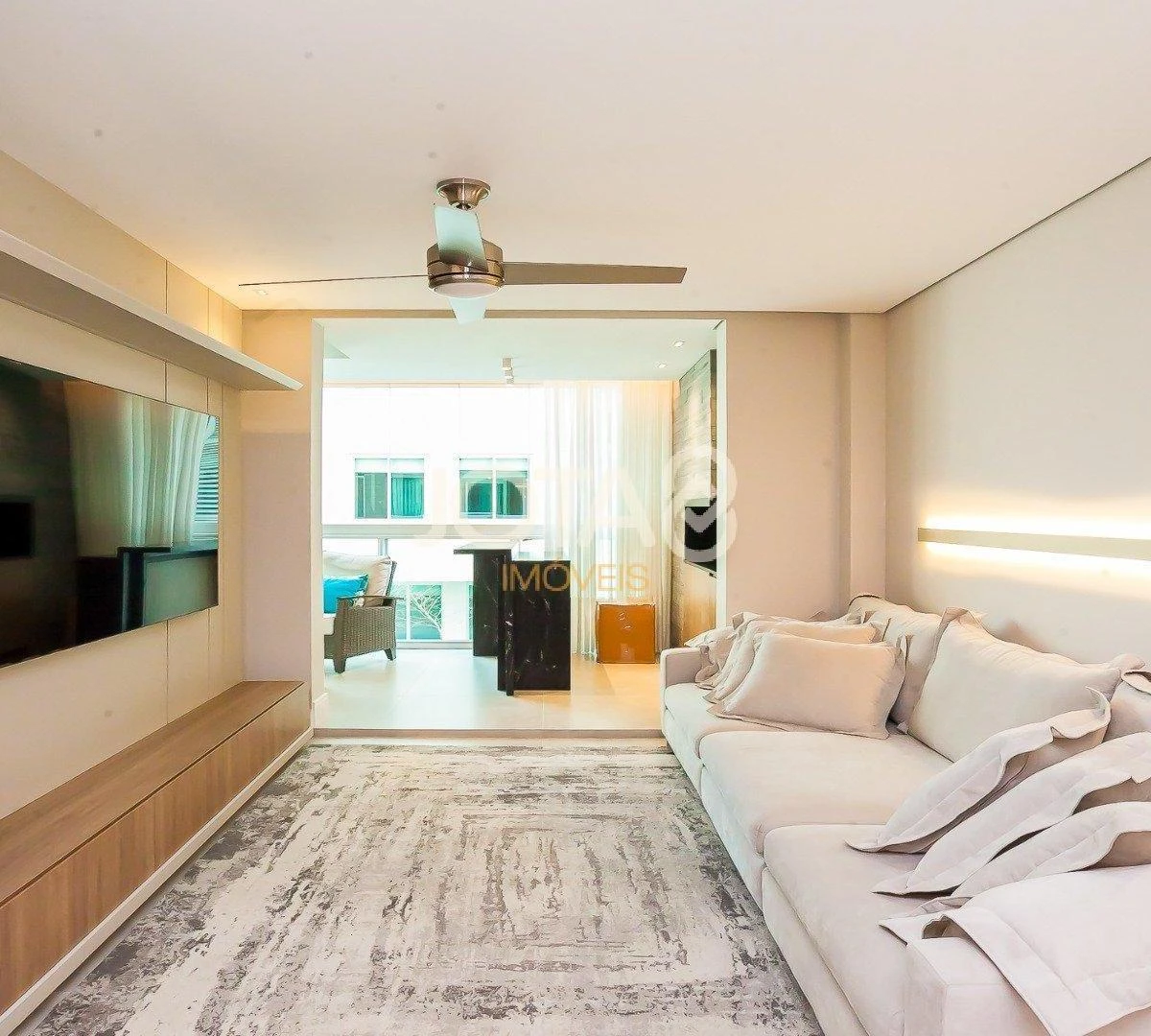 Furnished 3-bedroom apartment with 201 m² — photo 3