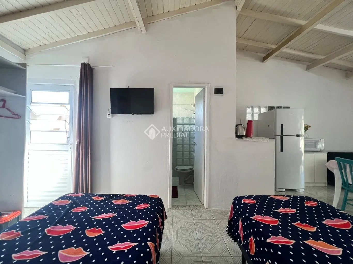 Furnished studio with 38 m², 1 bedroom and 1 bathroom — photo 8