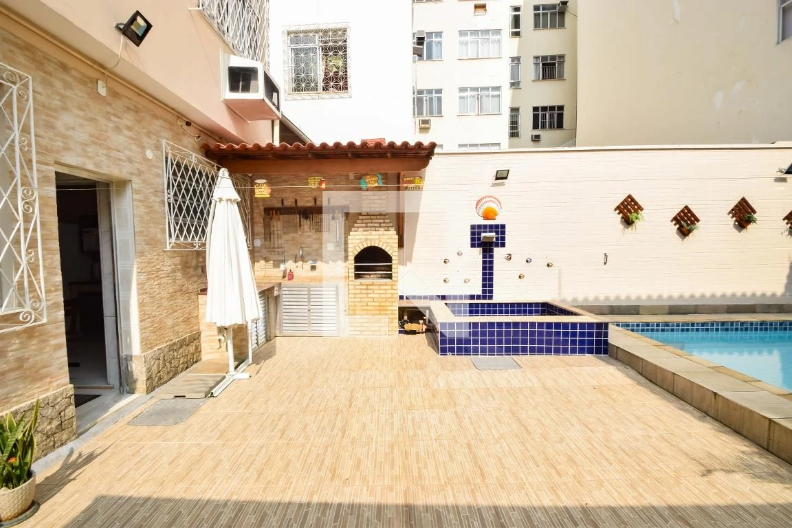 Casa mobiliada com 6 quartos e 3 suítes com jardim e BBQ — photo 15