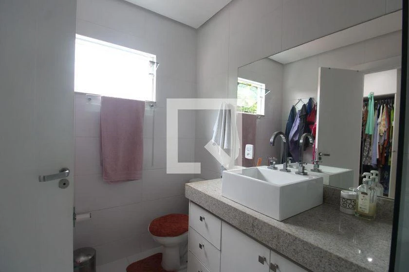 House for rent with 3 en-suite bedrooms and 200 m² — photo 42