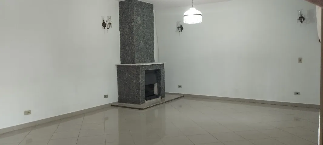 Furnished commercial house with 3 bedrooms and 3 bathrooms