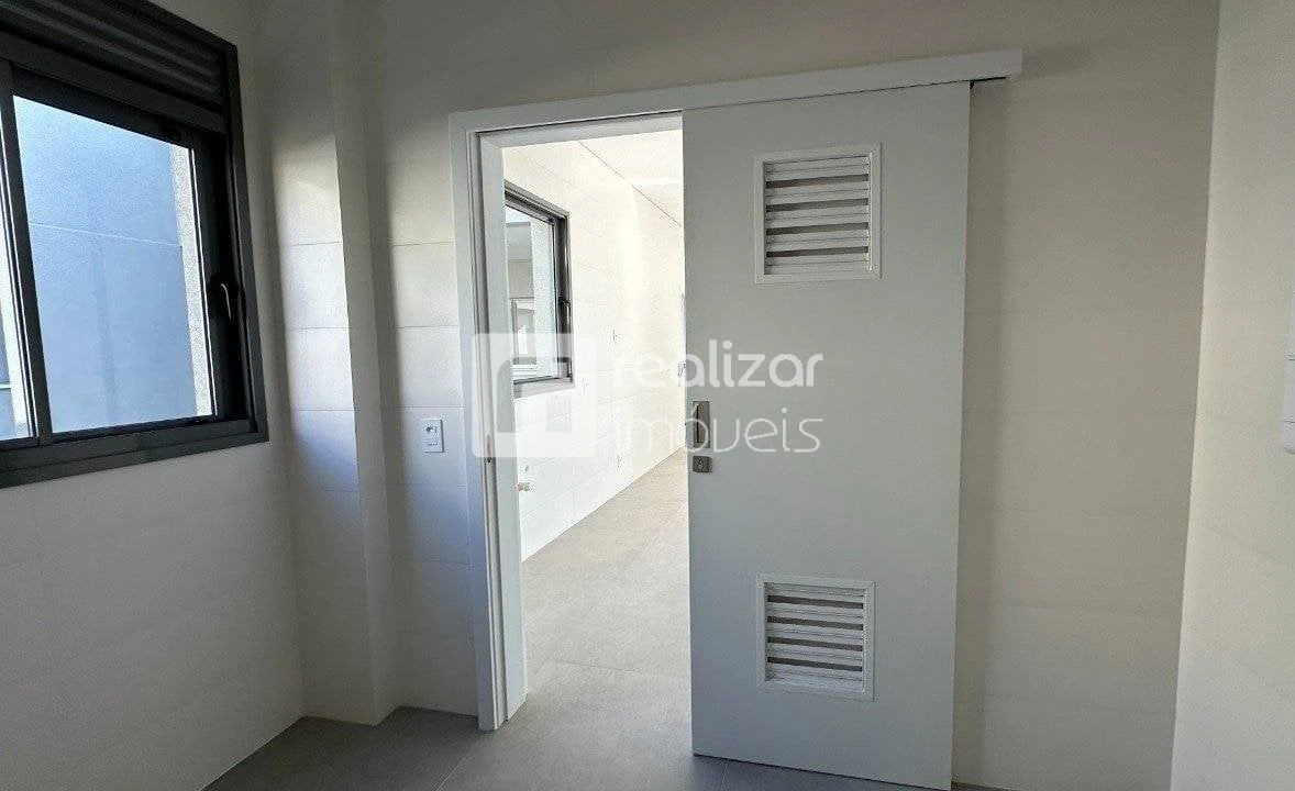 3-bedroom apartment with a water view in Florianópolis — photo 8