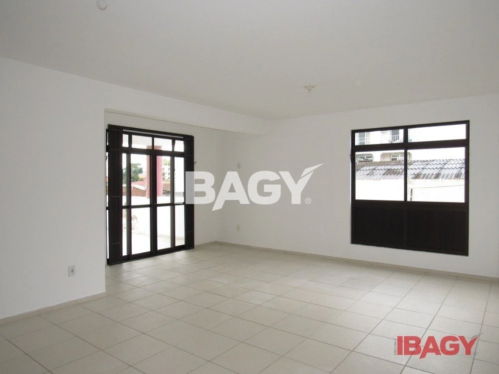 143 m² unfurnished apartment with 3 bedrooms
