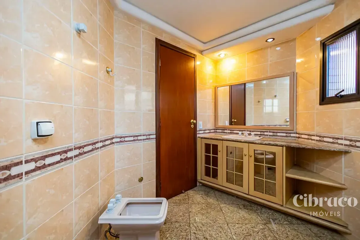 250 m² apartment with 3 bedrooms and a balcony — photo 27