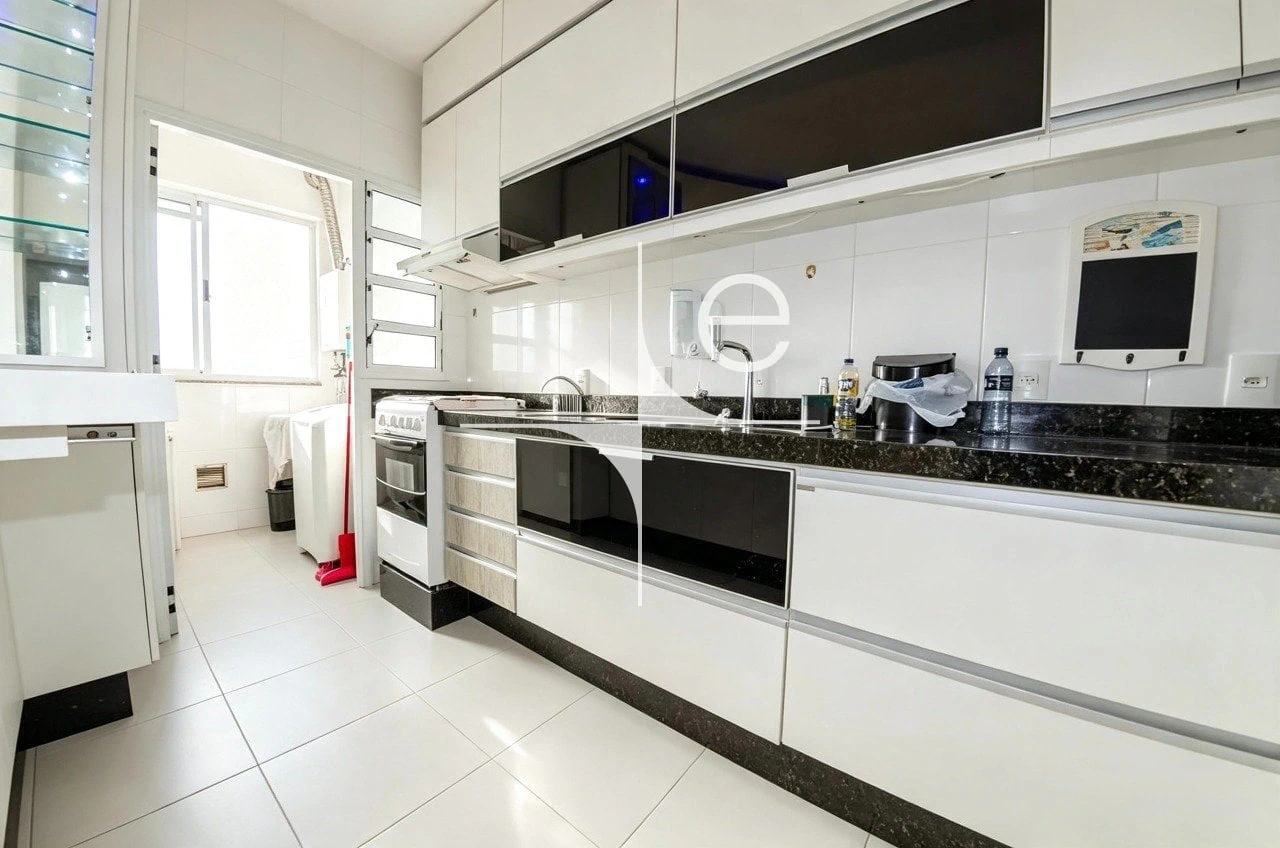 Furnished apartment, 85 m², with a glass-enclosed balcony — photo 2
