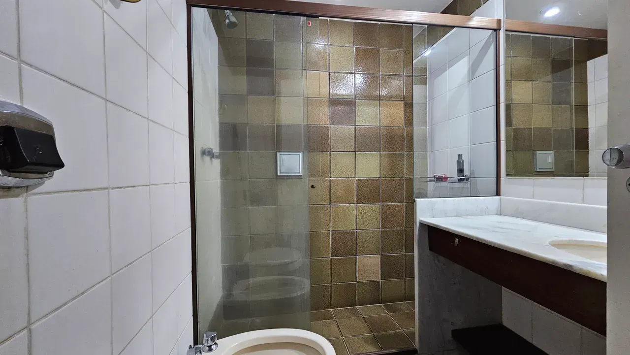 Apartment with 3 bedrooms and a balcony — photo 16