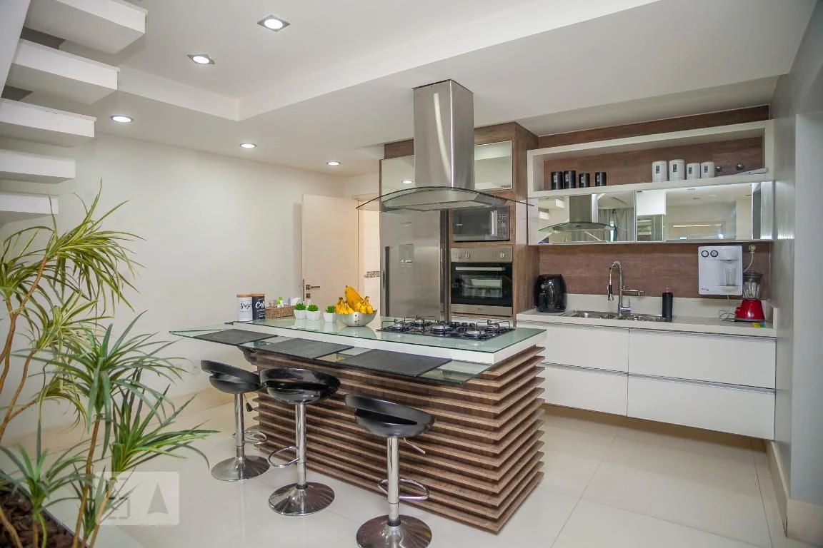 Власний басейн та 4 спальні: будинок 330 м² — photo 11