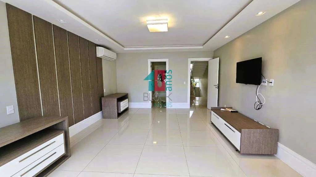 4-bedroom apartment with private garden and 364 m² — photo 19
