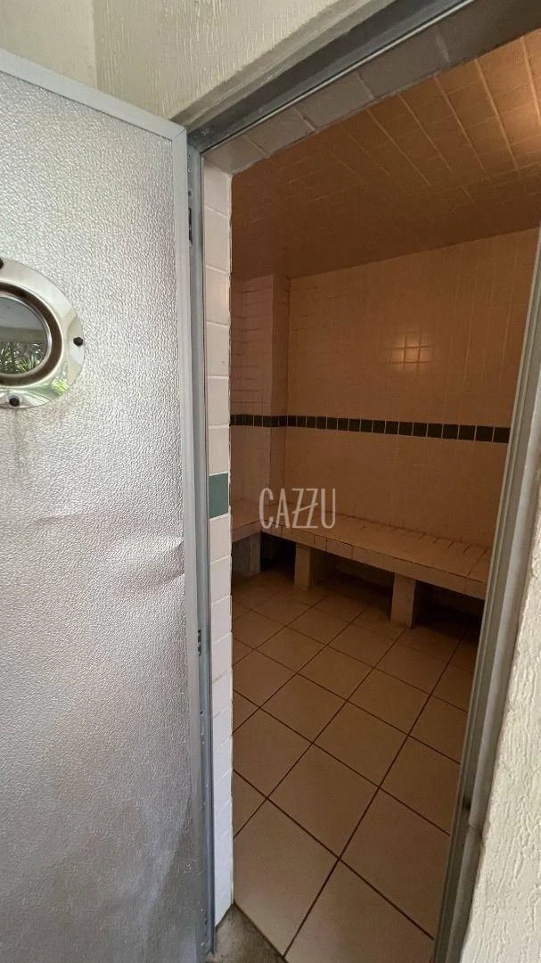 4-bedroom apartment in a building with a sauna — photo 33