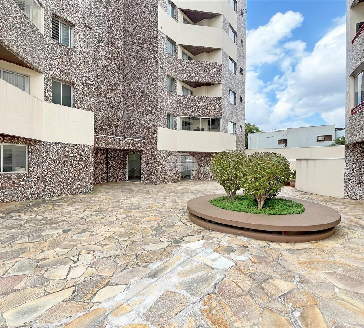 2-bedroom apartment with balcony, en-suite and 1 parking — photo 25
