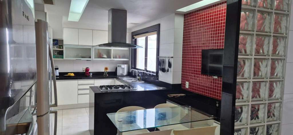 Furnished apartment with 4 en-suite bedrooms and balcony — photo 2