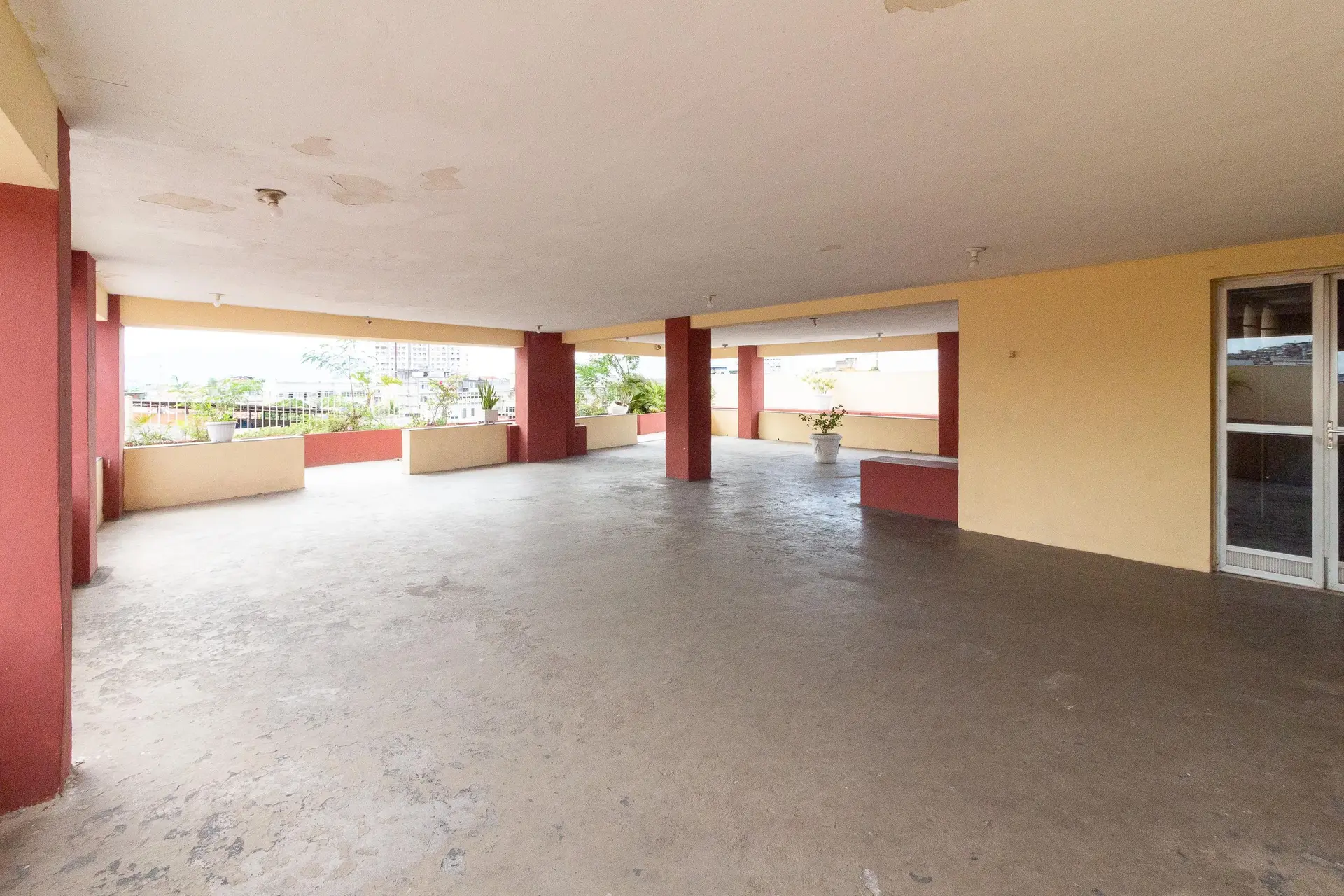 Furnished 3-bedroom apartment with balcony — photo 8