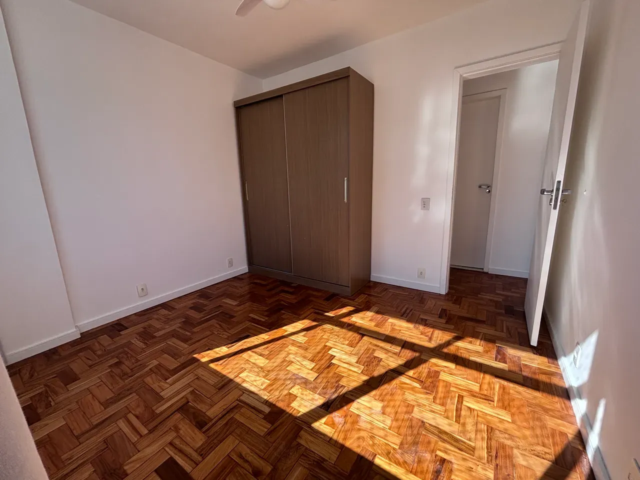 64 m² apartment with a walk-in closet and a washing machine — photo 4