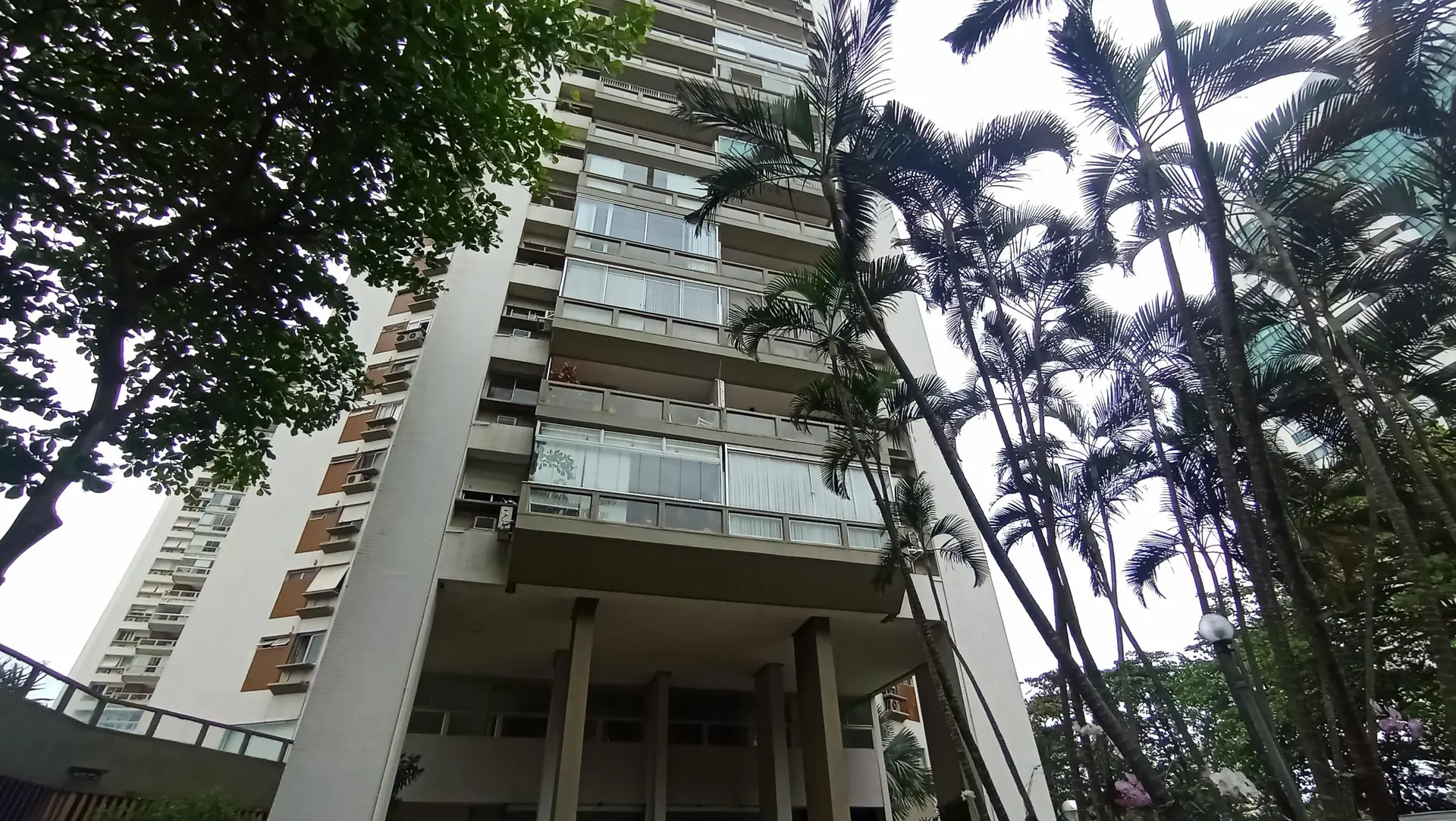 3-bedroom apartment with a jacuzzi in Rio de Janeiro — photo 45