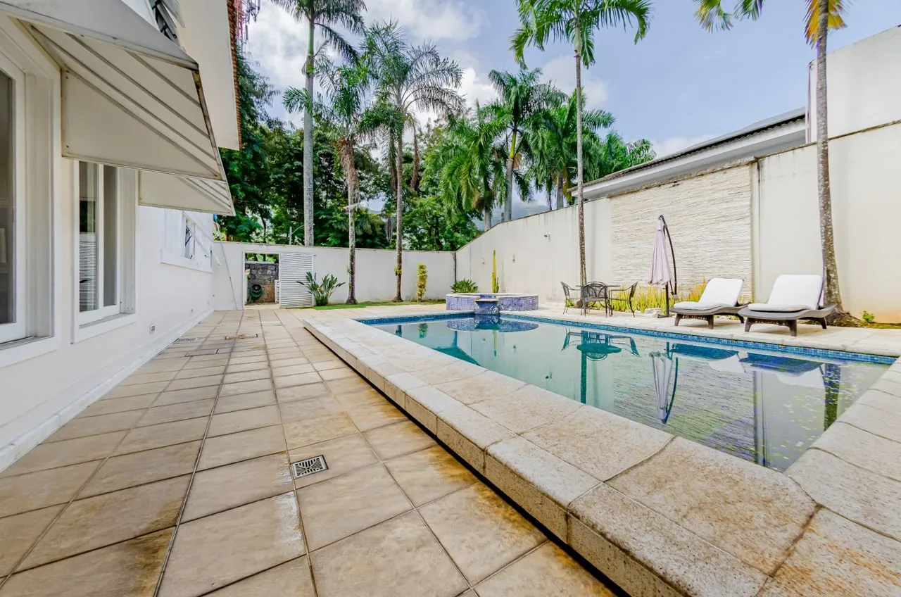 Furnished house with 5 bedrooms and 690 m², 5 parking — photo 16