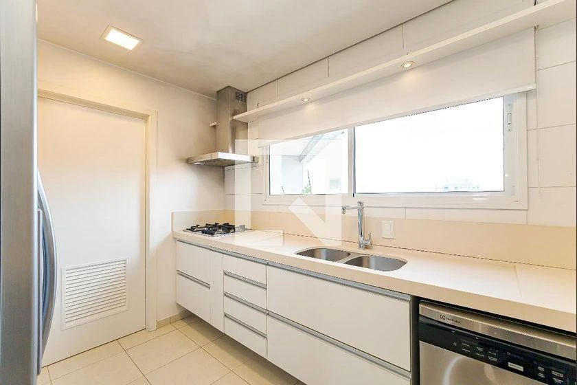 Furnished apartment with 3 en-suite bedrooms and 211 m² — photo 39