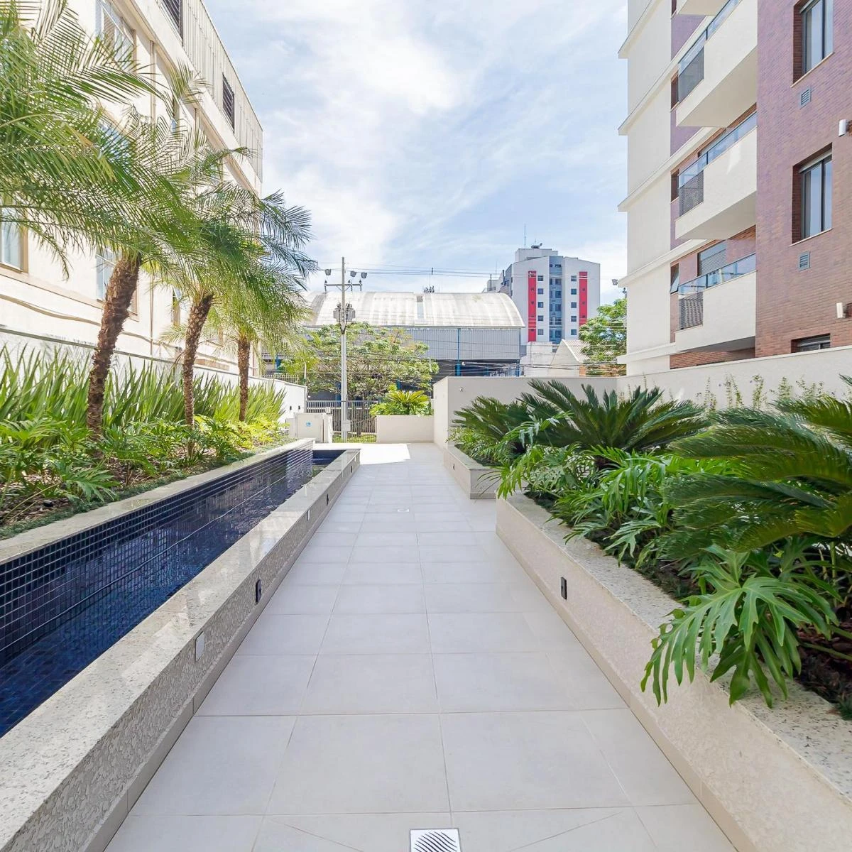3-bedroom apartment with a grill on the balcony in Curitiba — photo 14